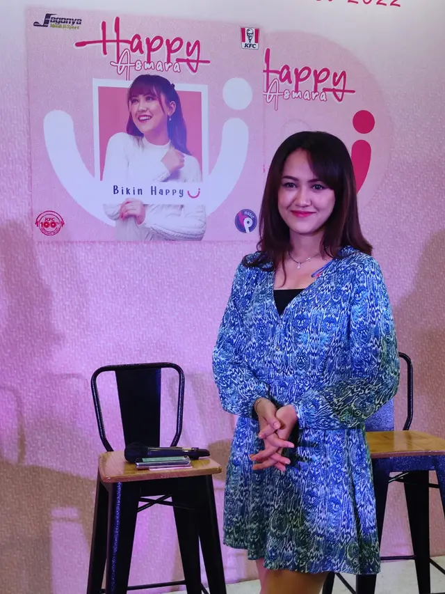Happy Asmara meluncurkan album perdananya di KFC Kemang, Jumat (4/3/2022)