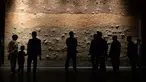 Sejumlah orang mengunjungi Museum Changsha di Changsha, Provinsi Hunan, China tengah, pada 5 Oktober 2020. Banyak warga dan wisatawan memilih mengunjungi museum selama liburan Hari Nasional dan Festival Pertengahan Musim Gugur untuk belajar tentang sejarah. (Xinhua/Chen Zhenhai)