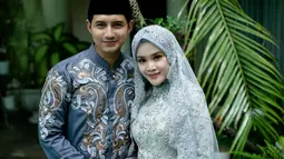 Pada Desember 2024 Dea Sahirah gelar acara tasyakuran empat bulanan. Dengan mengenakan dress kebaya warna biru, baby bump keponakan Inneke Koesherawati terlihat jelas. Sembari memegang perutnya yang semakin buncit, wajah Dea Sahirah tampak berseri. Empat bulan berlalu sejak tasyakuran empat bulanan digelar, kini usia kandungan Dea Sahirah memasuki delapan bulan. (Liputan6.com/IG/@deasahirah)