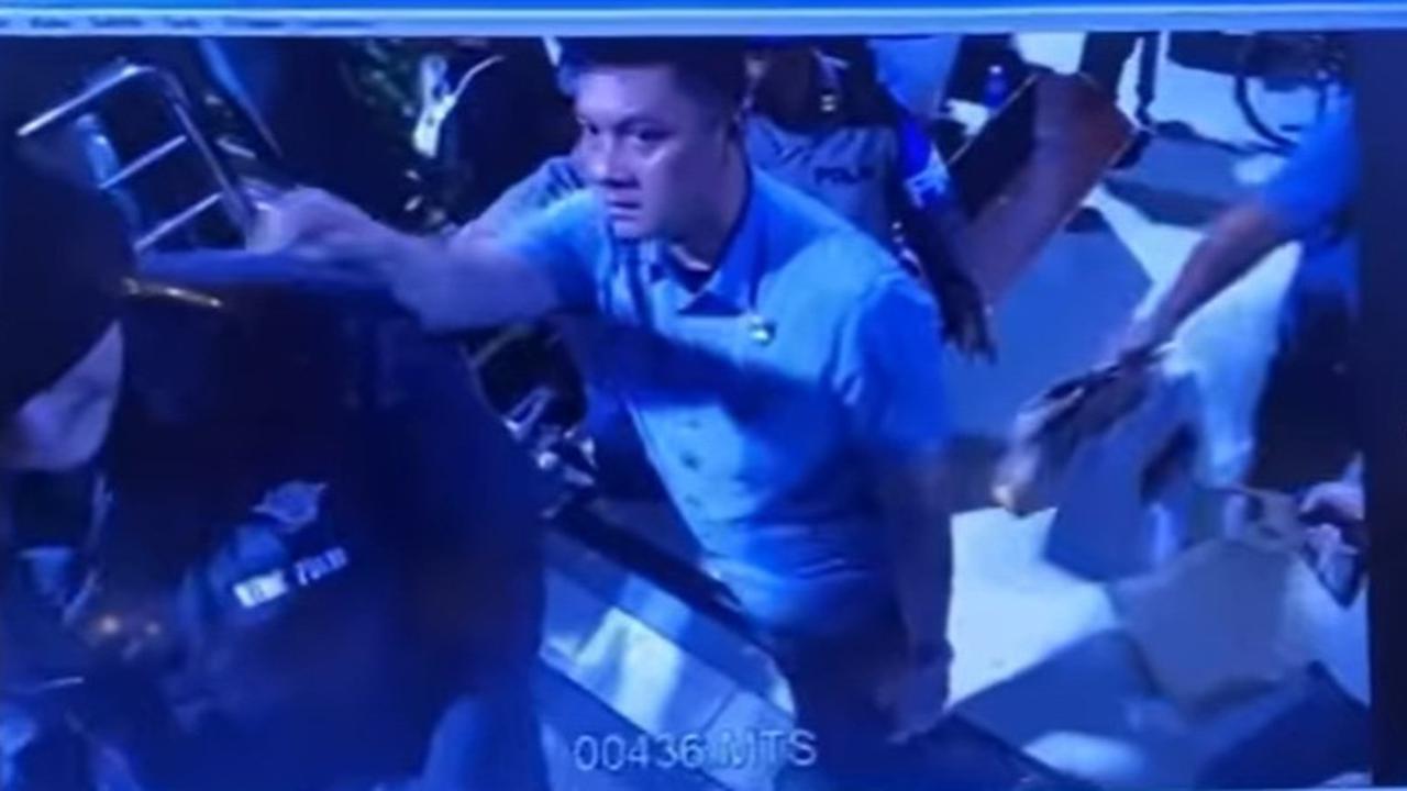 Tak Lagi Garang, Ajudan Kapolri Pukul Kepala dan Ancam Jurnalis Foto kini Tertunduk Minta Maaf