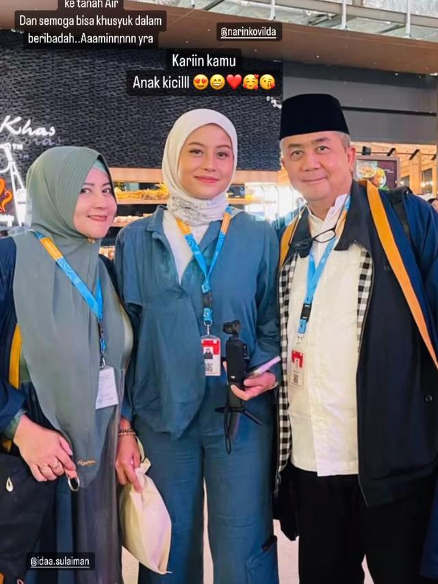 Awkarin berangkat umroh bareng ayah ibu