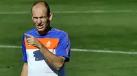Winger Timnas Belanda Arjen Robben sudah berlatih bersama rekan-rekan setimnya jelang laga versus Jepang di Grup E PD 2010 di Durban, 18 Juni 2010. AFP PHOTO/Aris Messinis