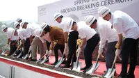 Ketua Asosiasi Real Estate Broker Indonesia (AREBI) Bogor, Swandawati bersama Pengurus PT Sentul City Tbk, meresmikan Ground Breaking perdana untuk hunian Spring Valley di Sentul City