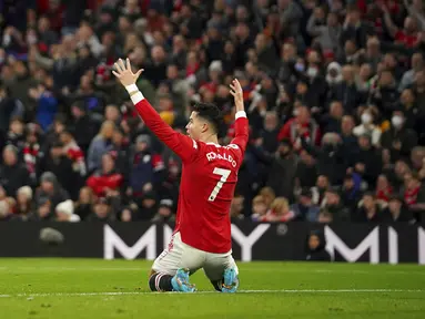 Reaksi pemain Manchester United Cristiano Ronaldo saat melawan West Ham United pada pertandingan sepak bola Liga Inggris di Stadion Old Trafford, Manchester, Inggris, 22 Januari 2022. Manchester United menang 1-0. (AP Photo/Dave Thompson)