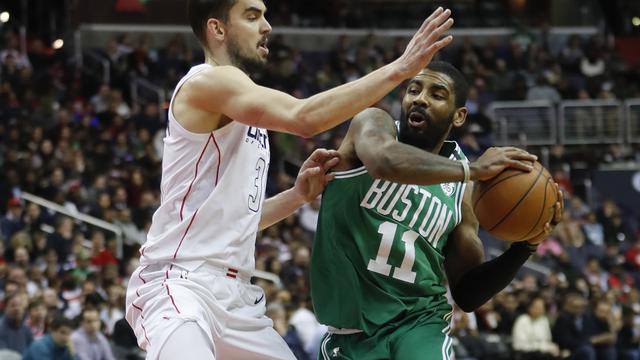Aksi pemain Celtics Kyrie Irving (nomor 11/AP)