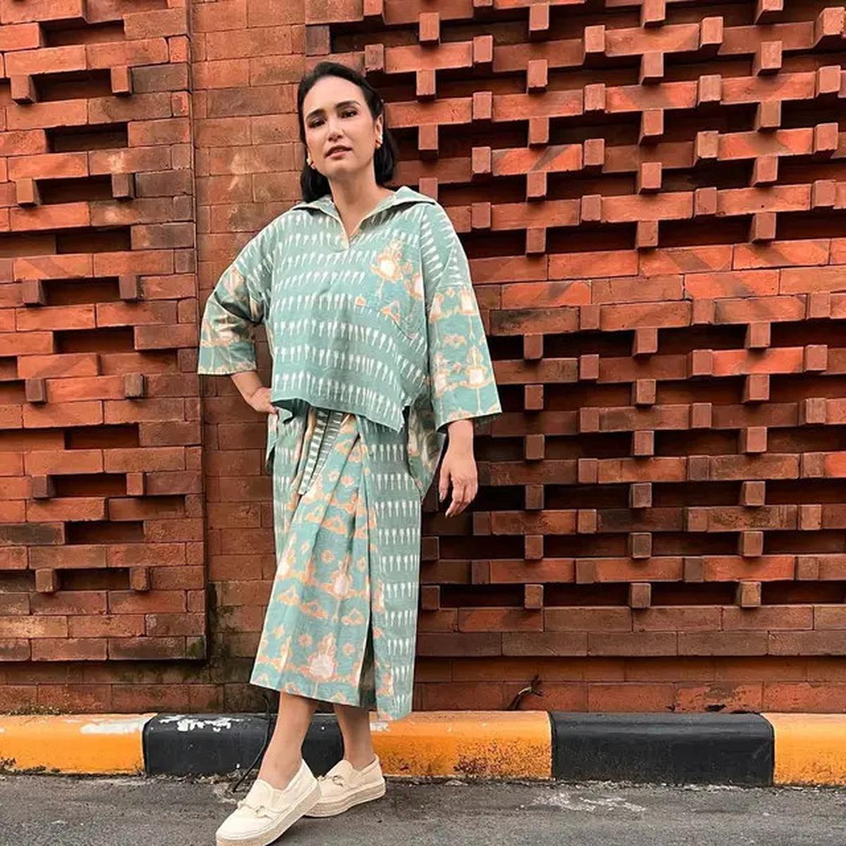 6 Pesona Feby Febiola yang Tak Pernah Memudar, Cantik dan Awet Muda di Usia 46 Tahun