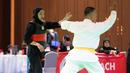 <p>Atlet pencak silat putri Indonesia, Safira Dwi Meilani saatmenghadapi wakil Vietnam, Nguyen Huang Hong An pada nomor tanding putri kelas B Pencak Silat SEA Games 2023 di Chroy Changvar International Convention and Exhibition Center, Phnom Penh, Kamboja, Rabu (10/05/2023). (Bola.com/Abdul Aziz)</p>