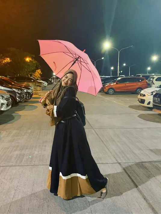 (Instagram/riaricis1795)