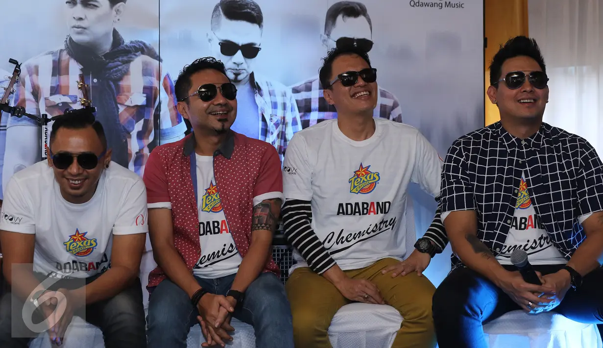 ADA Band yang bernaung pada label ABM Entertainment meluncurkan album ke-13 di Jakarta, Rabu (23/3). Ada Band bekerjasama dengan Texas Chicken dan Qdawang music guna mendistribusikan penjualan CD Ada Band secara eksklusif. (Liputan6.com/Herman Zakharia)