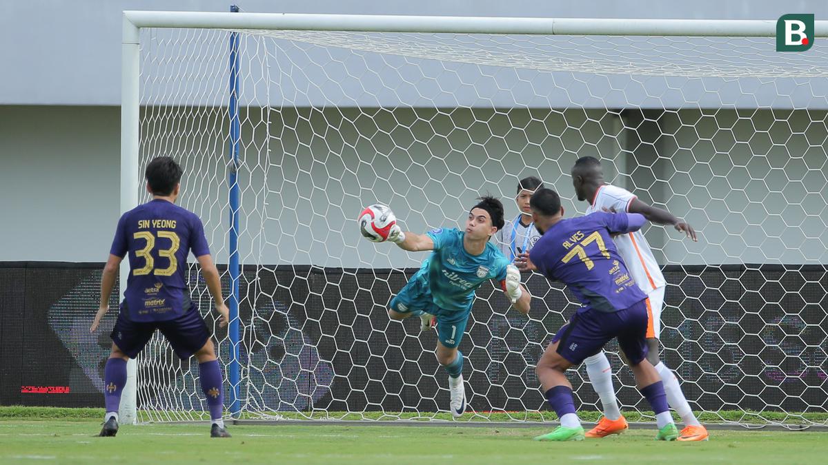 3 Kiper Terbaik BRI Super League 2025/2026 Versi Bola.com: yang Lokal yang Menonjol