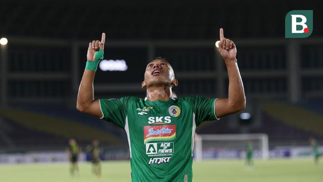 Foto: Irfan Jaya Cetak Brace Buat Kemenangan PSS Sleman, Dejan Antonic Happy