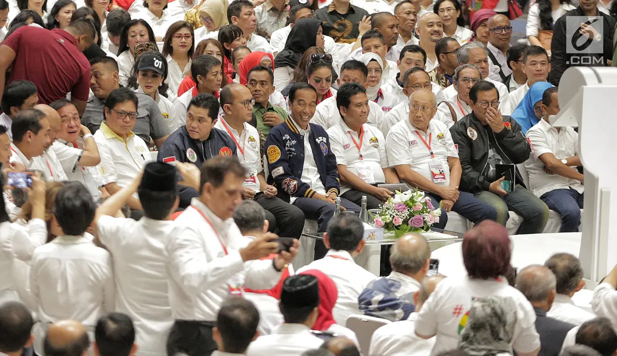 Capres nomor urut 01 Joko Widodo menghadiri Deklarasi Dukungan 10.000 Pengusaha untuk Jokowi-Ma'ruf Amin di Istora Senayan GBK, Jakarta, Kamis (21/3). Deklarasi dihadiri pengusaha skala kecil sampai besar. (Liputan6.com/Faizal Fanani)
