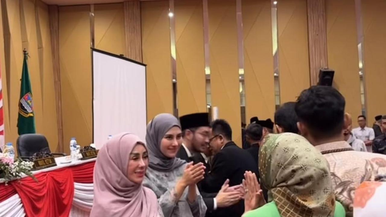 Momen Amy Qanita Ikut Dampingi dan Beri Dukungan ke Jeje Usai Ditetapkan sebagai Bupati Terpilih Bandung Barat