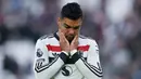 Pemain Manchester United, Casemiro, tampak kecewa setelah ditaklukkan West Ham United pada laga pekan ke sembilan Liga Inggris di Stadion London, Minggu (27/10/2024). Setan Merah tumbang dengan skor 1-2. (AFP/Glyn Kirk)