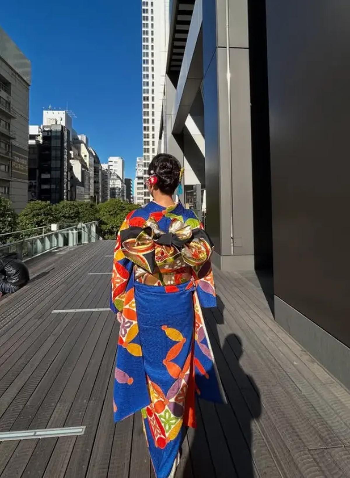 Gaya Haruka Nakagawa Dibalut Kimono saat Pulang Kampung.  [@haruuuu_chan]