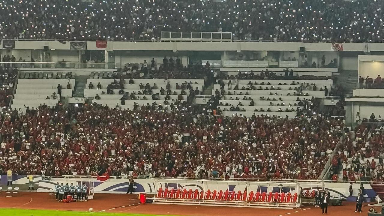 Potret Keseruan Aaliyah Massaid dan Mahalini saat Nonton Laga Timnas Indonesia vs Australia di Stadion GBK