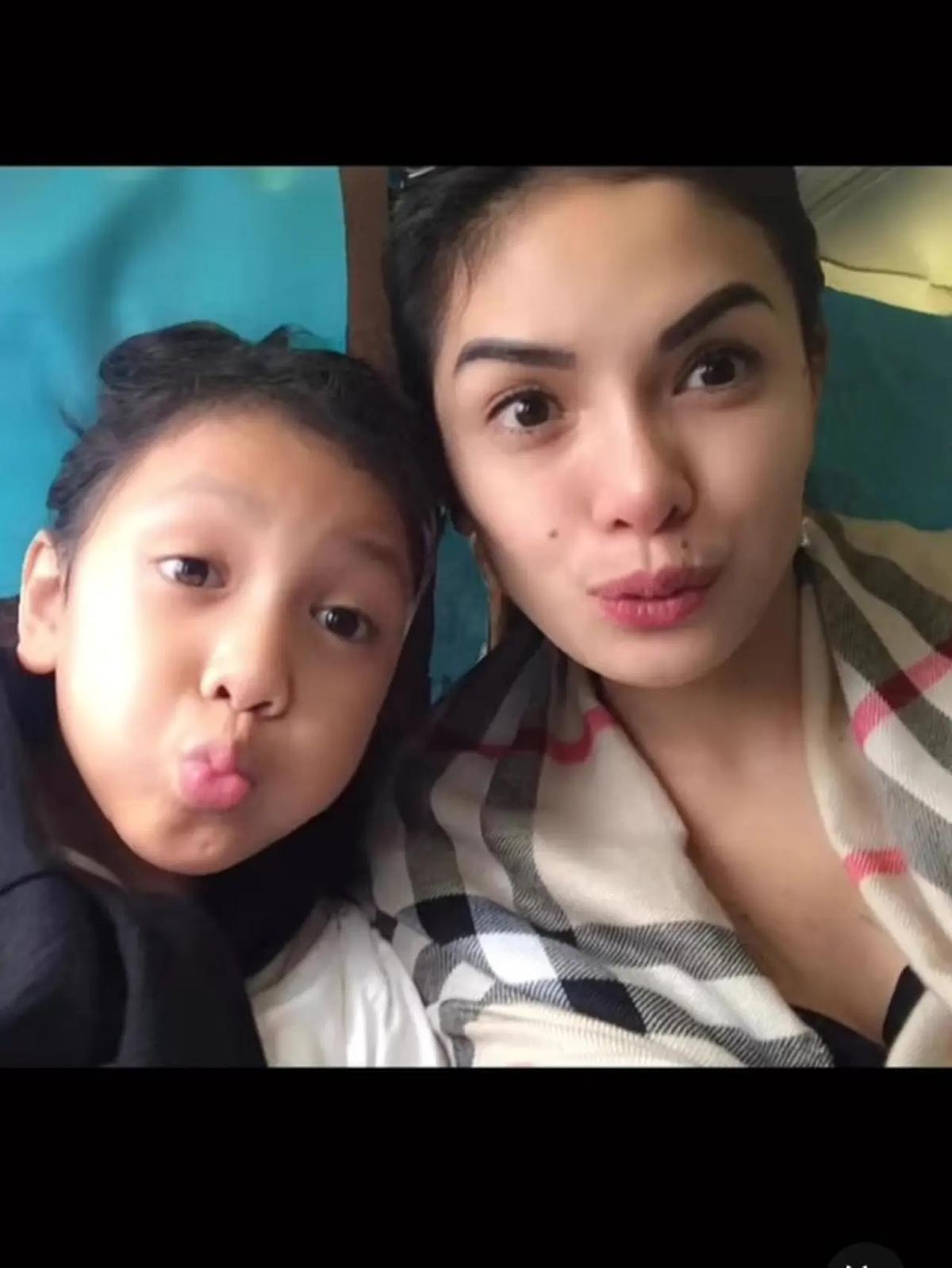 Potret Masa Kecil Lolly yang Hangat Bersama Nikita Mirzani, Kini sang Putri Sulung Kembali ke Pelukan