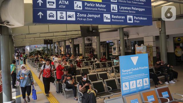 Stasiun Senen mulai dipadati pemudik Nataru