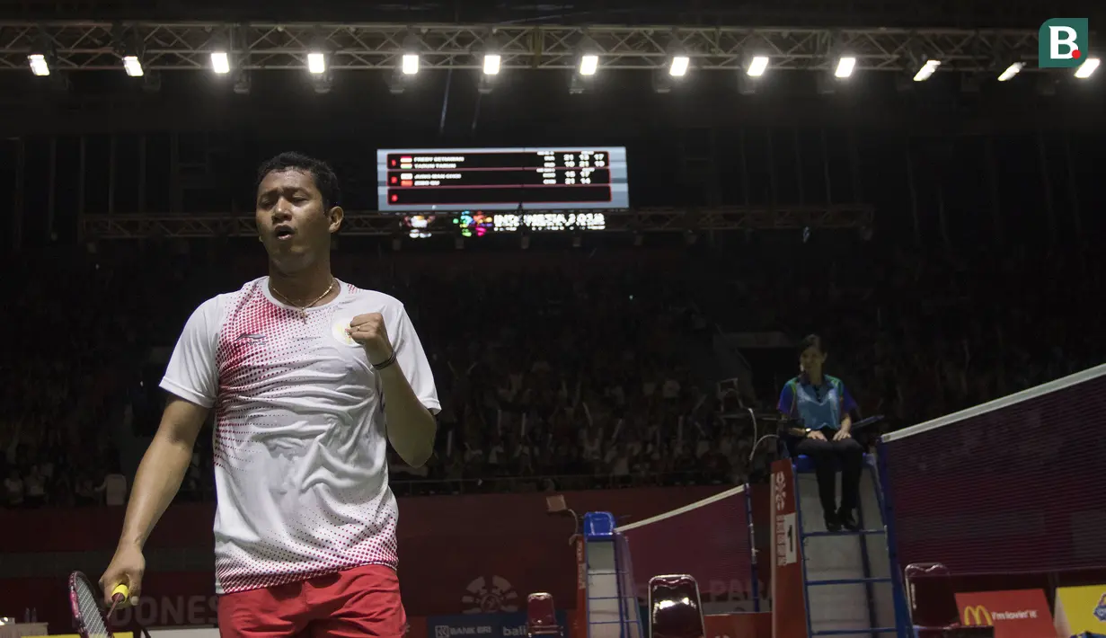 Fredy Setiawan pebulutangkis Indonesia meraih medali perak setelah gagal mengalahkan Tarun asal India di nomor tunggal putra SL4 pada Asian Para Games 2018 di Istora Senayan, Sabtu (13/10/2018).  (Bola.com/Peksi Cahyo)
