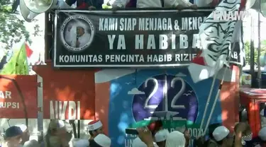  Massa dari Front Pembela Islam (FPI) mulai bergerak menuju Mapolda Metro Jaya. Mereka akan mengawal pemeriksaan pemimpin FPI, Rizieq Shihab, sebagai saksi kasus penyebaran berita bohong.