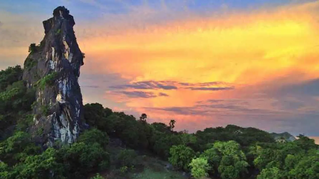 Indahnya Batu Tarmanu, Ikon Destinasi Wisata Pulau Terselatan Indonesia
