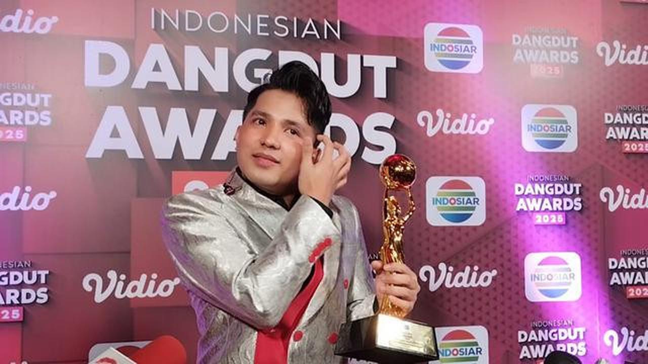 Jirayut Raih Piala Penyanyi Dangdut Solo Pria Terpopuler IDA 2025, Minta Jangan Dipanggil Pelawak Lagi