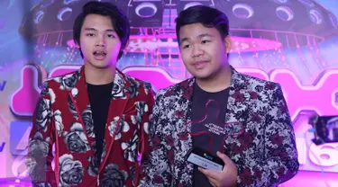 Boyband CJR berhasil meraih gelar Boy/Girlband Paling Inbox 2016 dalam ajang penghargaan di Studio 6 Emtek City, Jakarta, Rabu (19/10). CJR pernah meraih penghargaan yang sama pada gelaran Inbox Awards 2013 dan 2014. (Liputan6.com/Immanuel Antonius)