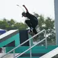 Atlet skateboard Indonesia, Sanggoe Darma Tanjung, menyabet medali perak di Asian Games 2022, pada nomor men’s street, di di Qiantang Roller Sports Center, Hangzhou, Rabu (27/9/2023). (NOC Indonesia/Tetuko Mediantoro)