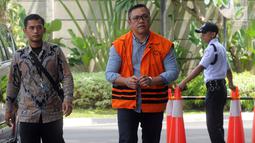 Bupati Pakpak Bharat, Sumatera Utara, Remigo Yolanda Berutu akan menjalani pemeriksaan lanjutan melengkapi berkas terkait dugaan menerima suap proyek di Dinas PUPR Pakpak Bharat di gedung KPK, Jakarta, Rabu (27/2). (Merdeka.com/Dwi Narwoko)