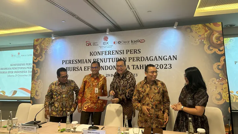 Konferensi pers peresmian penutupan perdagangan BEI Tahun 2023, Jumat (29/12/2023). (Foto: Liputan6.com/Elga N)