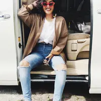 Tampil memesona dengan pilihan lipstik warna gelap, why not? (Sumber foto: nadinemmanuella/instagram)