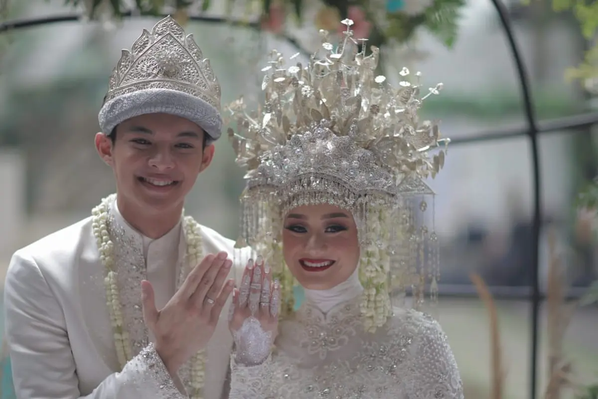 [Fimela] Dinda Hauw dan Rey Mbayang
