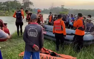 Niat Menolong Teman, Dua Remaja Hilang Terseret Arus Sungai