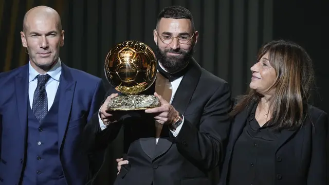 Foto: Real Madrid Jauhi Barcelona, Karim Benzema Jadi Pemain ke-8 Los Blancos yang Sabet Ballon d'Or, Ini Daftar Lengkapnya
