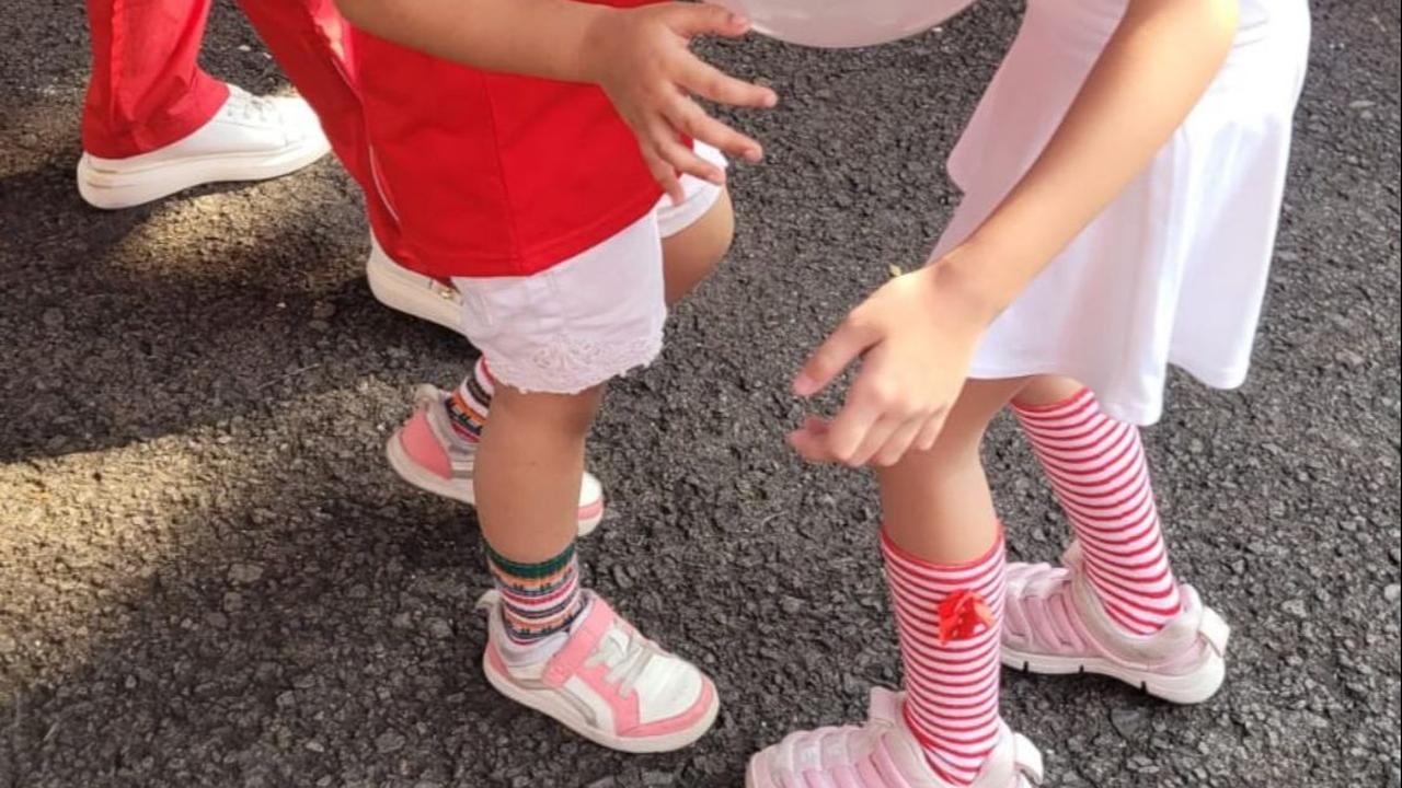 Anak-anak hingga orang dewasa turut serta dalam lomba-lomba ini, menambah semarak suasana dengan tawa. Foto: merdeka.com / Istimewa