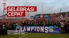 Berita video Persebaya Surabaya harus melakukan selebrasi yang terhitung cukup cepat saat di podium juara Piala Gubernur Jatim 2020, Kamis (20/2/2020).