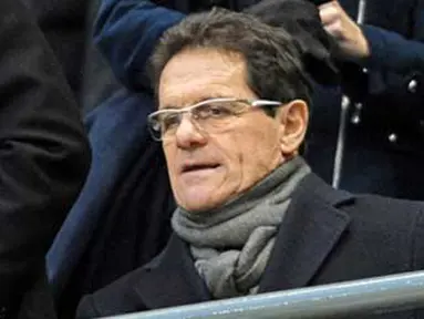 Pelatih Inggris, Fabio Capello duduk di tribun menyaksikan laga putaran kelima FA Cup antara Manchester City dan Stoke City di City of Manchester Stadium, 13 Februari 2010. AFP PHOTO / ANDREW YATES