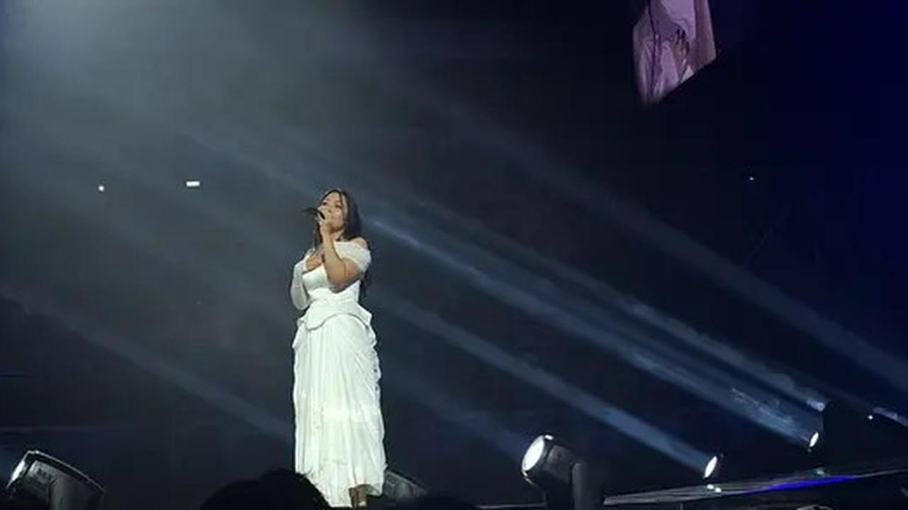 Rossa Duet dengan Bernadya di Konser Here I Am: Dua Penyanyi Galau Bersatu