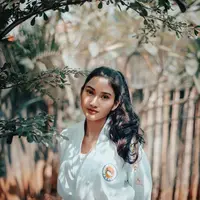 Wanita berusia 25 tahun ini juga dikenal sebagai atlet karate yang sudah memegang sabuk hitam. Sejak tahun 2010, Claresta Taufan sudah menorehkan banyak prestasi dengan menyabet juara 1 dalam berbagai pertandingan. (Instagram/clarestaufan).