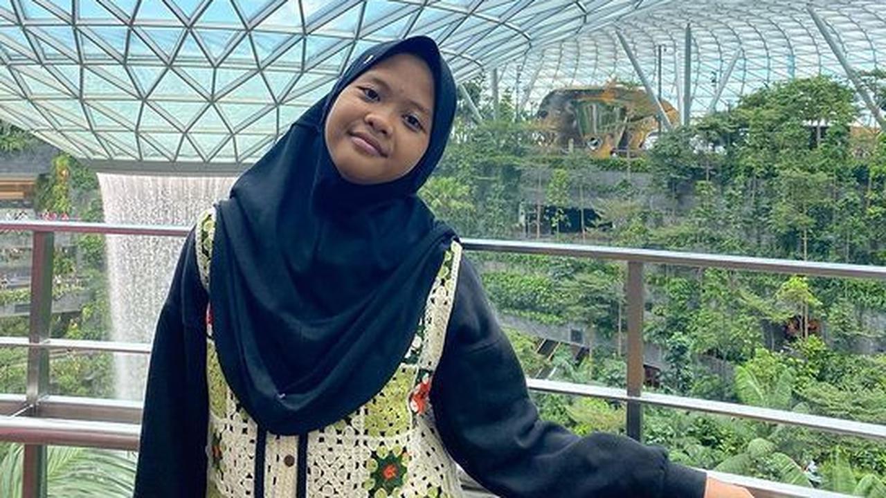 Nina merupakan gadis kelahiran Sidoarjo, 17 Mei 2007. Rupanya, ia lahir dari pasangan pegiat isu lingkungan, Prigi Arisandi dan Daru Setyo Rini. Kesadaran Nina akan pentingnya menjaga kelestarian lingkungan tumbuh dari pendidikan yang diberikan oleh kedua
