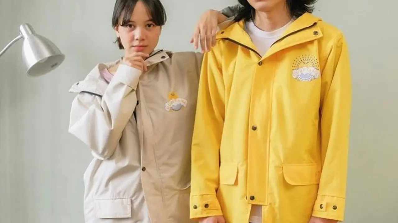 Diary Fimela: Cerita Ame Raincoat, Jas Hujan Stylish Kreasi Anak ITB yang Bikin Presiden Jokowi Kepincut