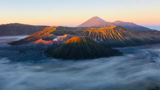 Nikmati Romantisme dan Keseruan Jazz Gunung Bromo 2024 Lebih Lengkap dengan BRImo di Genggaman