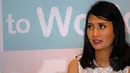 Demi kesehatan keluarganya, Artika tak pernah membiarkan orang lain memasak untuk anak-anaknya dan sang suami. (17/6/14) (Liputan6.com/Miftahul Hayat)
