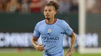 Manchester City sukses mendatangkan Kalvin Phillips dari Leeds United pada awal Juli 2022. Ia diboyong oleh The Cityzens dengan mahar 48,75 juta euro dengan kontrak jangka panjang hingga 30 Juni 2028. Phillips merupakan gelandang dengan kualitas yang mumpuni. (AFP/Getty Images/Jamie Squire)