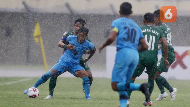 FOTO: Skor Masih 0-0, Pertahanan Kokoh Persela Lamongan Sulit Ditembus PSS Sleman di Babak Pertama - Ahmad Bustomi; Bagus Nirwanto