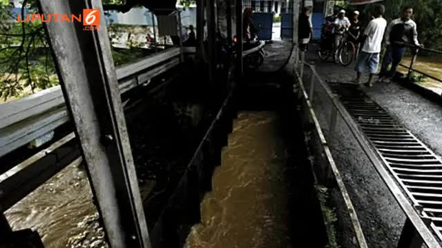 Hujan deras kembali mengguyur Jakarta dan daerah sekitarnya pagi ini. Sejumlah pintu air Ibu Kota masih berstatus Siaga IV alias aman. Meski begitu, ada 1 pintu air yang berstatus Siaga II alias kritis, yakni Pintu Air Pasar Ikan, Penjaringan, Jakart...