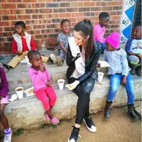 Apa sebenarnya yang salah dengan tindakan ratu kecantikan ini? (Foto: Instagram/@demileighnp)