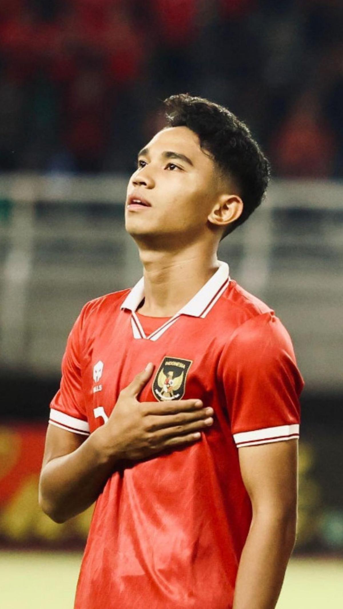 Hingga pada akhirnya pada Rabu, 1 Februari 2023 lalu, Marselino Ferdinan secara resmi bergabung dengan klub kasta kedua Liga Belgia tersebut setelah melalui proses perekrutan yang dilakukan via media sosial Instagram. Foto: KARIM JAAFAR / AFP<br>