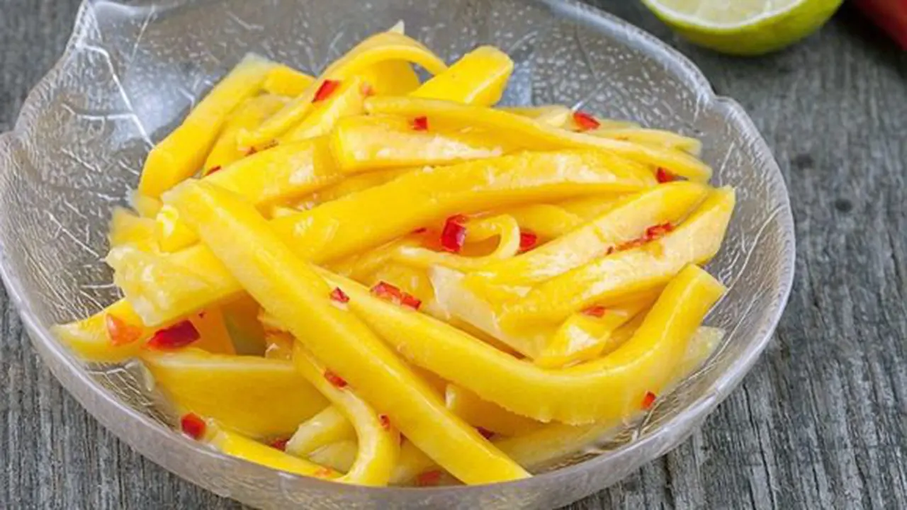 Rujak mangga muda segar/copyright ohmydish.com