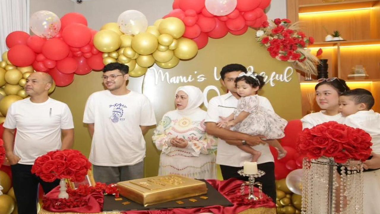 Mencuri Perhatian<br>